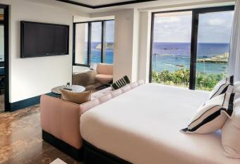 BLESS Hotel Ibiza - The Leading Hotels of The World has rooms with a private hot tub