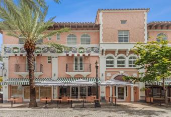 Kasa El Paseo Miami Beach has Balcony rooms