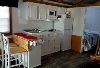 Old Wooden Bridge Resort & Marina has Balcony rooms