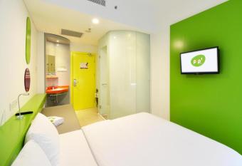 POP! Hotel Stasiun Kota Surabaya allows 18 year olds to book a room