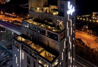 Lee Design Hotel allows 18 year olds to book a room