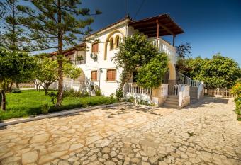 Kiki Studios has Balcony rooms