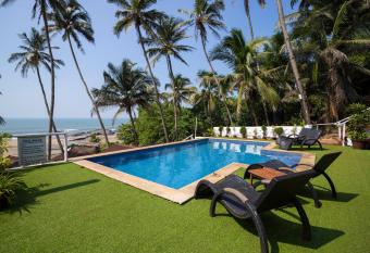 Antares Beach Resort and Club has Smoking/Balcony rooms