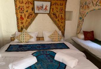 Shiva Guest House has Smoking/Balcony rooms