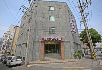 Champion Hotel allows 18 year olds to book a room