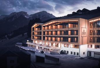 Kronplatz-Resort Berghotel Zirm has Balcony rooms