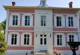 Manoir de Tireveste has Balcony rooms