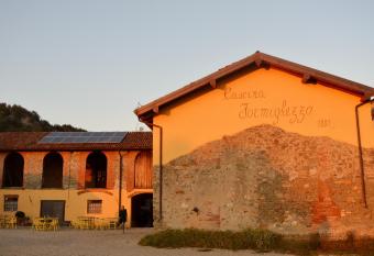 Cascina Formighezzo allows 18 year olds to book a room