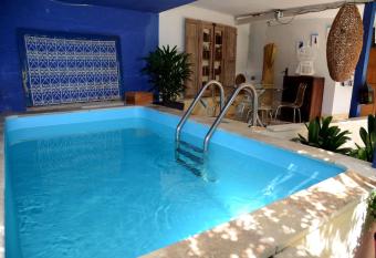 Chambres et Table d h  tes Le Jardin de Tesse allows 18 year olds to book a room