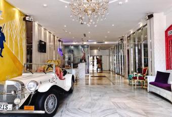 Lion King Hotel has Balcony rooms