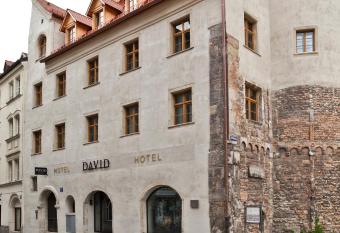 Hotel David an der Donau allows 18 year olds to book a room