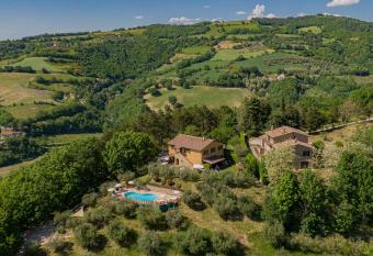 Agriturismo Le Dolci Colline allows 18 year olds to book a room