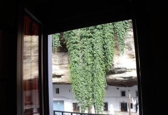 Entrecuevas has Balcony rooms