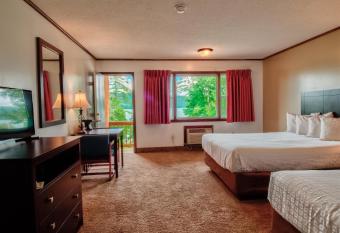 Lake 'N Pines Motel has Balcony rooms