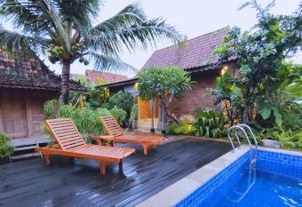 The Amrta Borobudur has Balcony rooms