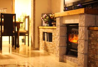 Lilia s House allows 18 year olds to book a room