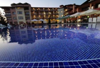 Hotel Grand has Balcony rooms