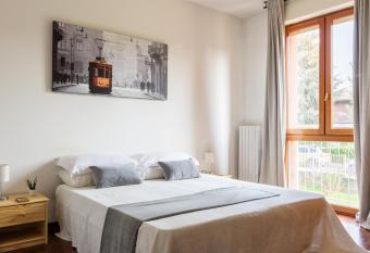 EXPO CITY - BALZAROTTI BUSINESS APARTMENT by ITALYVING has Balcony rooms