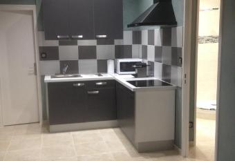 Appartement de la Richelandiere allows 18 year olds to book a room