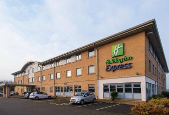 Holiday Inn Express East Midlands Airport, an IHG Hotel allows 18 year olds to book a room