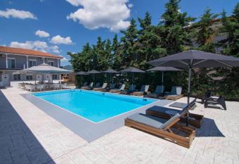 Philoxenia Suites has Balcony rooms