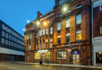 Comfort Inn Birmingham allows 18 year olds to book a room