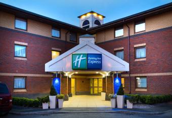 Holiday Inn Express Exeter East, an IHG Hotel allows 18 year olds to book a room