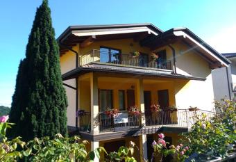 B&B MiraValle allows 18 year olds to book a room