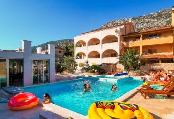 Apartments Rukelj has Balcony rooms