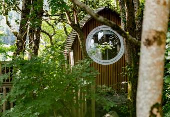 RiverBeds - Luxury Wee Lodges with Hot Tubs has rooms with a private hot tub