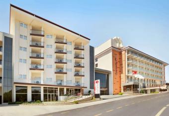 Ramada Hotel & Suites by Wyndham Kusadasi All Inclusive allows 18 year olds to book a room