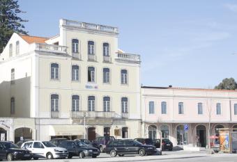 Hostel 402 has Balcony rooms