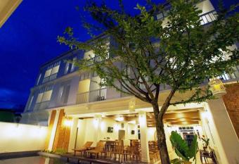 Baan Pimpisa Bangsaray Boutique Residence has Balcony rooms