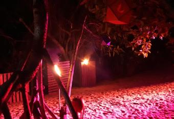 Akain Holiday Home has Smoking/Balcony rooms