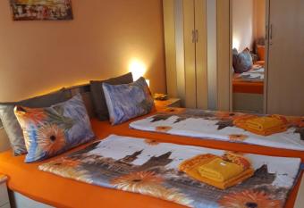 Apartment Nela has Smoking/Balcony rooms