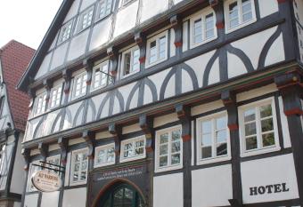 Alt Warburg allows 18 year olds to book a room