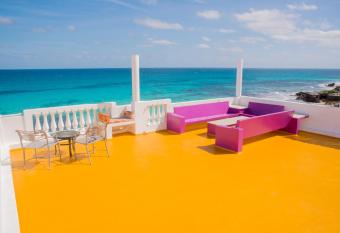 Villa Elena Isla Mujeres allows 18 year olds to book a room