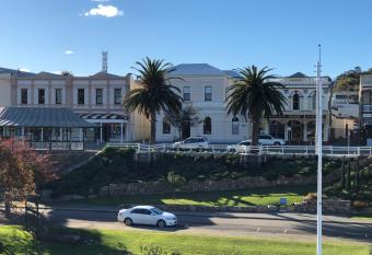 Albany Foreshore Guest House allows 18 year olds to book a room
