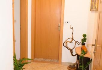 Tiffany Apartment has rooms with a private hot tub