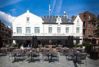 Brasserie-Hotel Antje van de Statie allows 18 year olds to book a room