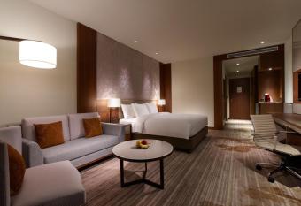 Courtyard by Marriott Taipei has rooms with a private hot tub