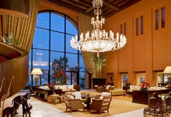 Sofitel Cairo Nile El Gezirah has rooms with a private hot tub