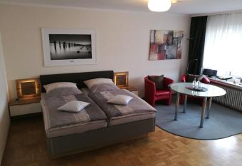 Haus - Bonsai Bonsai Apartments I allows 18 year olds to book a room