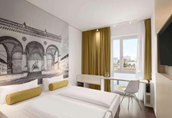 Super 8 by Wyndham Munich City North allows 18 year olds to book a room