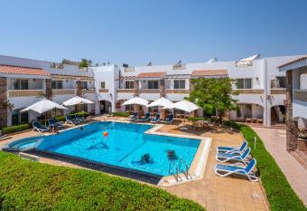 Camel Dive Club & Hotel - Boutique Hotel allows 18 year olds to book a room