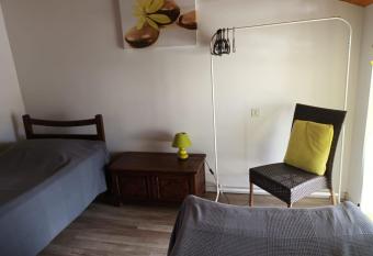 G  te d   tape Zuharpeta Randonneur P  lerin restaurant basque has Balcony rooms