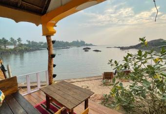 La Rocha has Balcony rooms