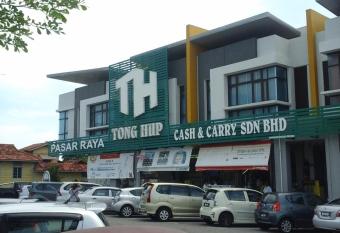 Get 2 HomeStay has rooms with a private hot tub