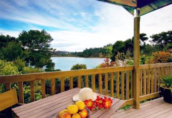 Bay of Islands Cottages allows 18 year olds to book a room