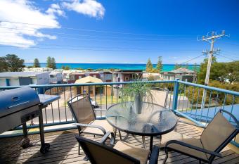 Lorne Ocean Sun Apartments has Balcony rooms